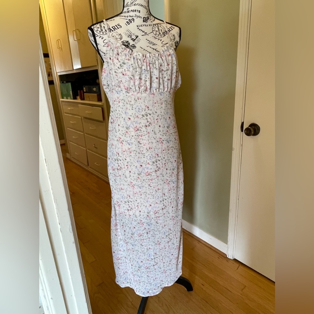 Pretty floral dress.